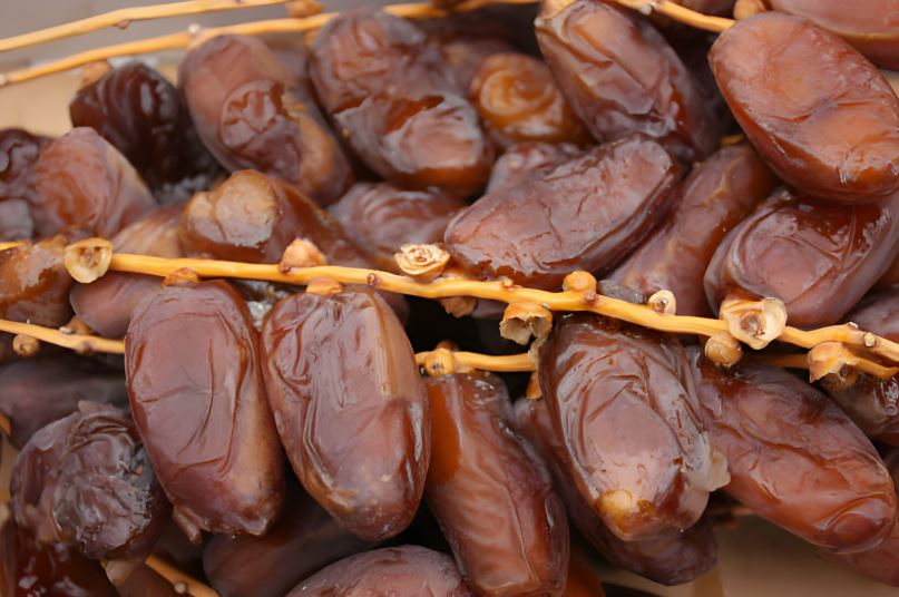 Deglet Noor Dates